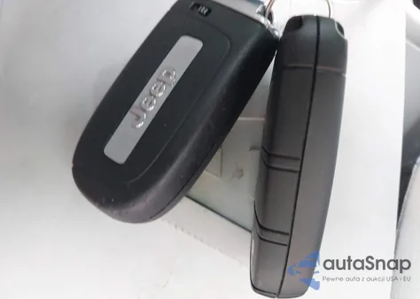 2019 Jeep Compass Latitude 4X4 from USA, damaged, VIN 3C4NJDBB5KT813395